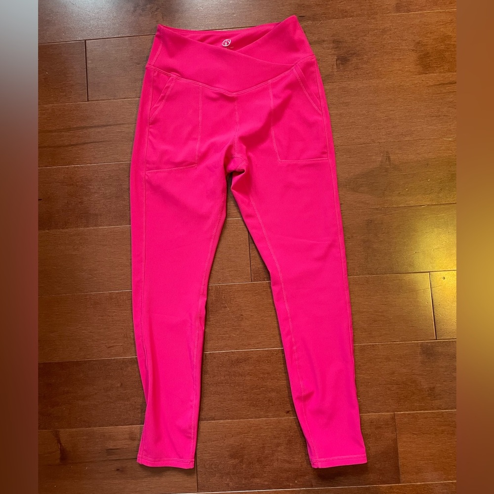 Hot pink leggings with pockets
